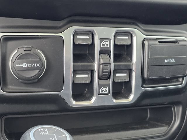 Used 2020 Jeep Wrangler Unlimited Sahara AWD/4WD image 22