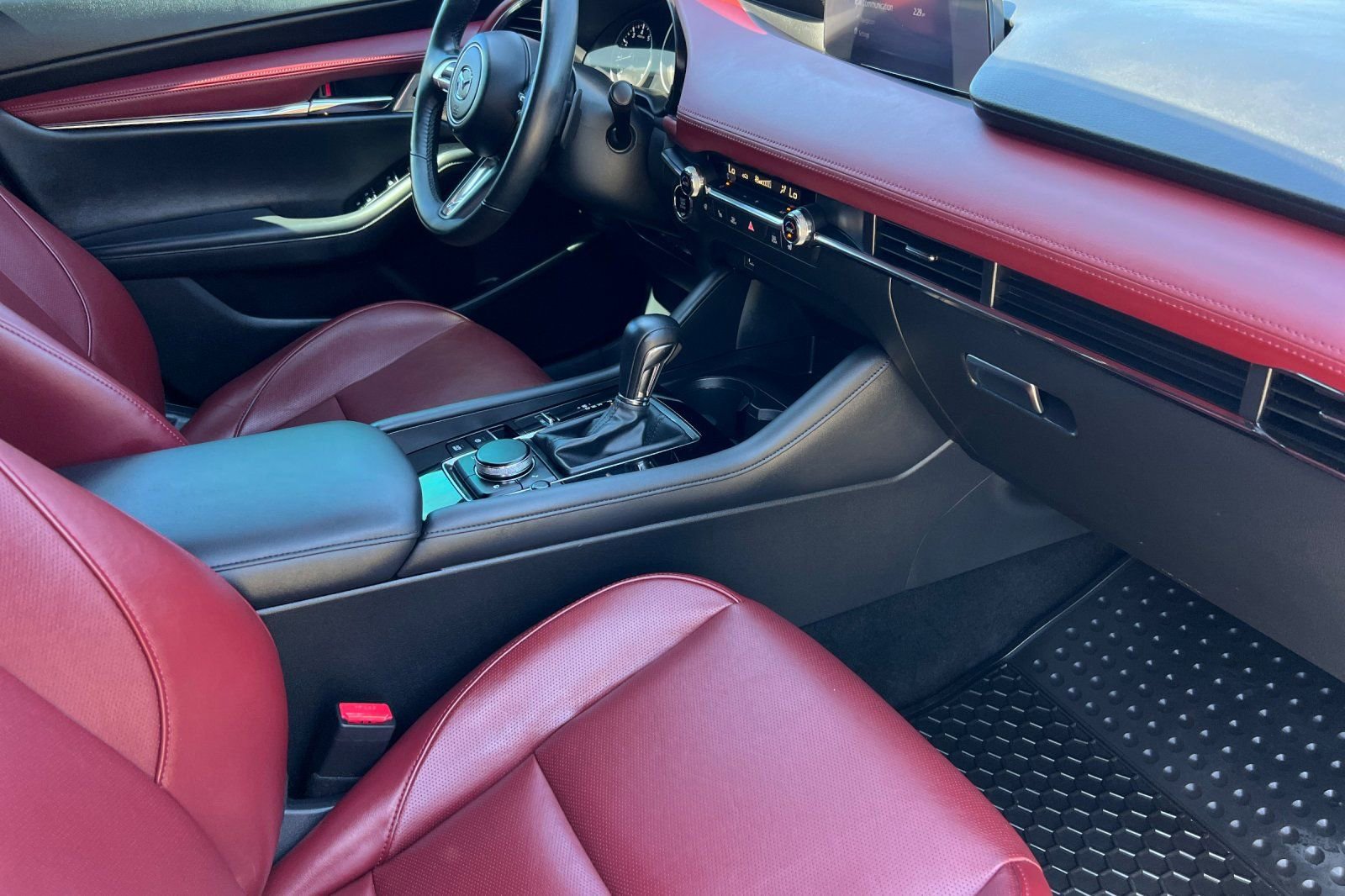 Used 2021 MAZDA MAZDA3 Hatchback w/Premium Plus Pkg image 16