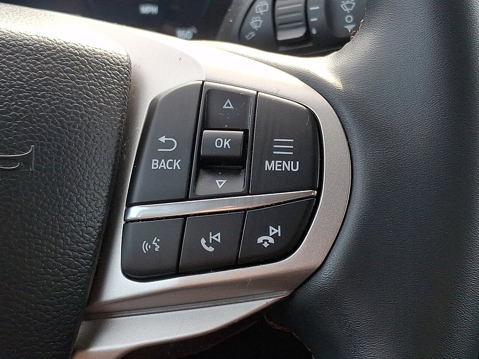 Certified 2025 Ford Explorer Active RWD image 20