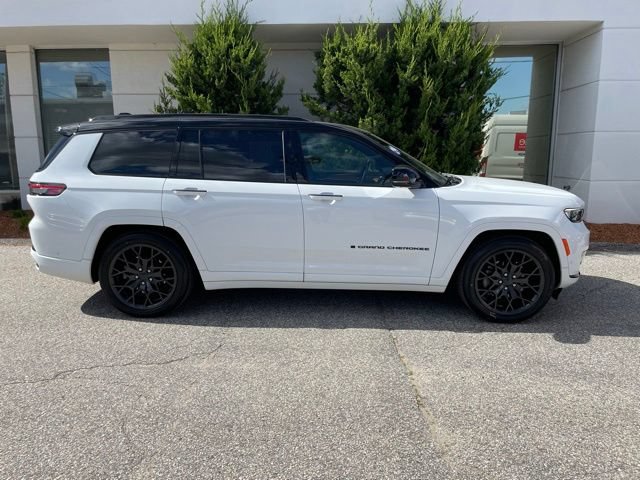 Used 2024 Jeep Grand Cherokee L Summit AWD/4WD image 3