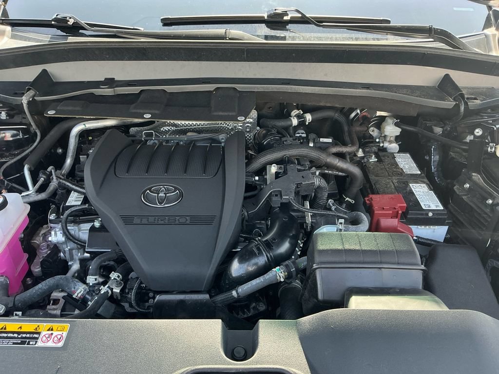 Used 2024 Toyota Grand Highlander AWD image 25