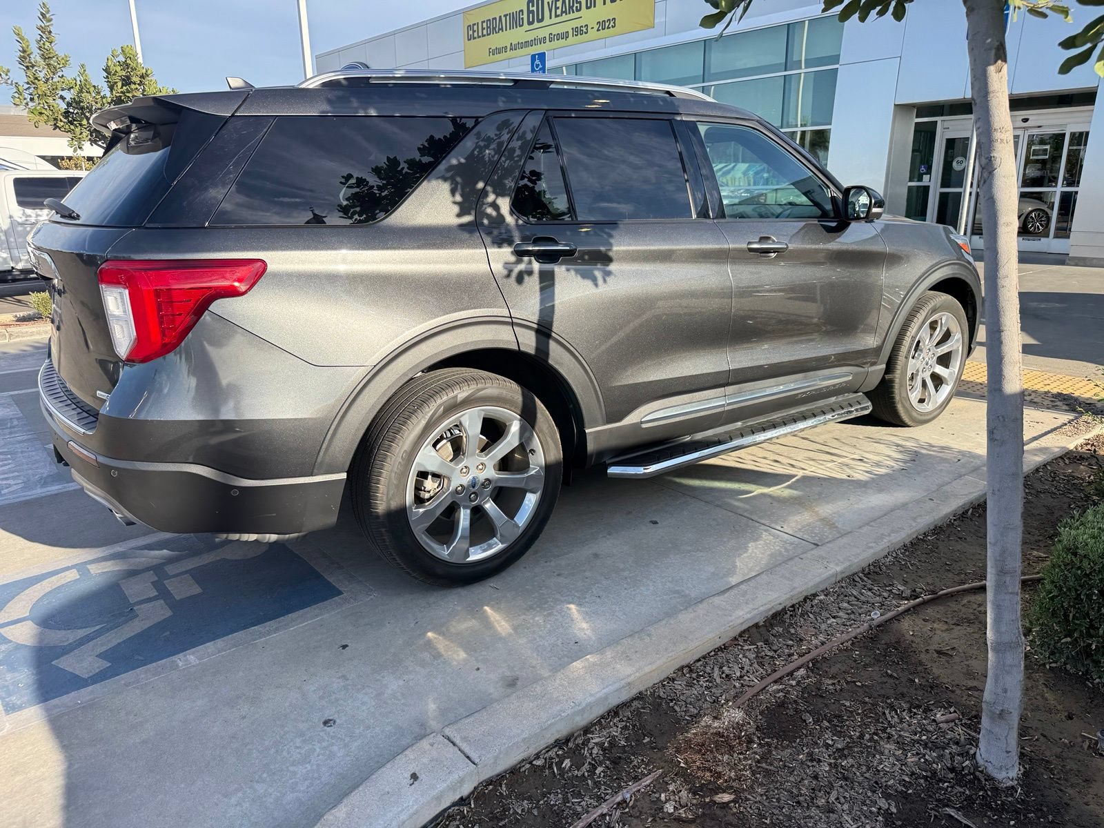 Certified 2020 Ford Explorer Platinum w/ Premium Technology Package AWD/4WD image 5