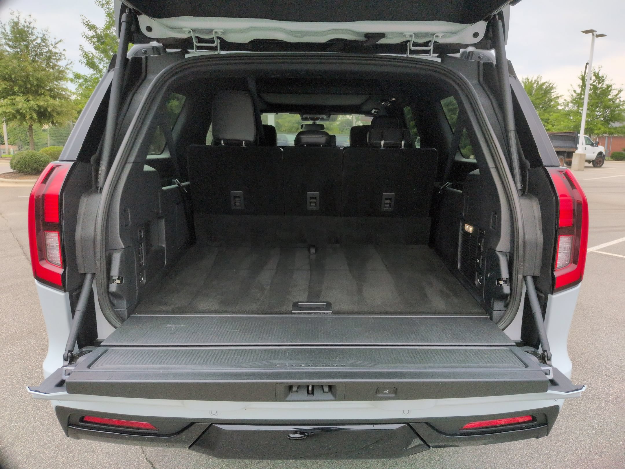 Certified 2025 Ford Expedition Max Platinum w/ Stealth Appearance Package AWD/4WD image 34