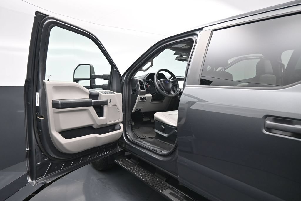 Certified 2019 Ford F250 XL w/ STX Appearance Package AWD/4WD image 9
