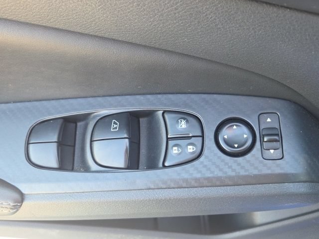 Used 2025 Nissan Altima 2.5 SV FWD image 19