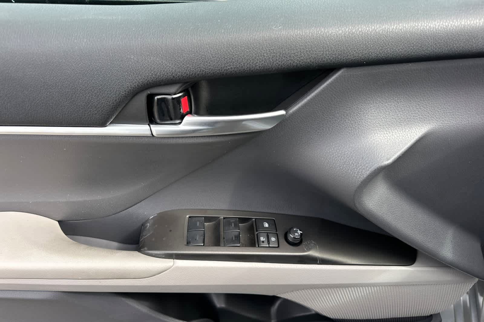 Used 2023 Toyota Camry LE FWD image 12