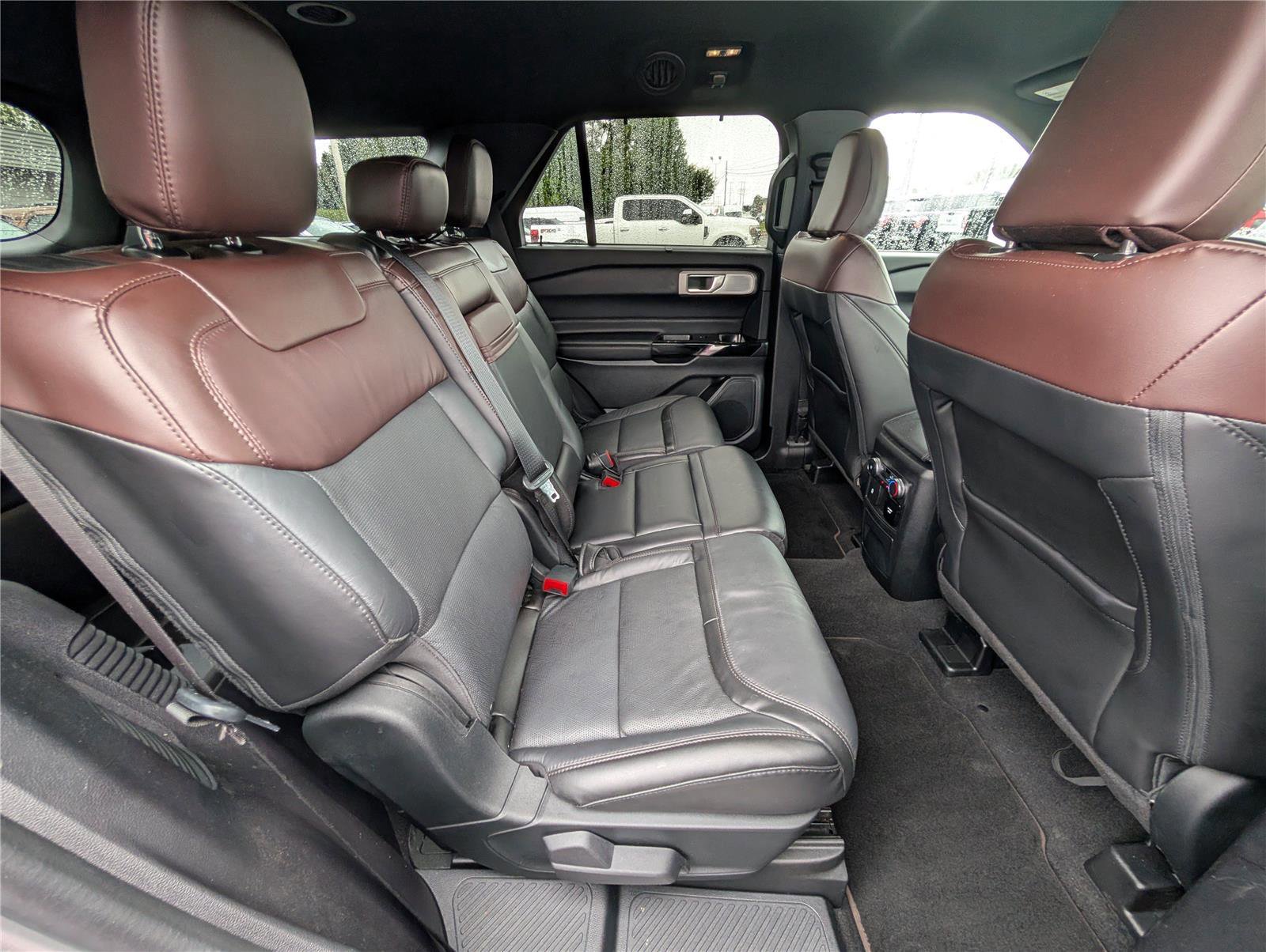 Certified 2022 Ford Explorer Platinum w/ Equipment Group 601A image 11