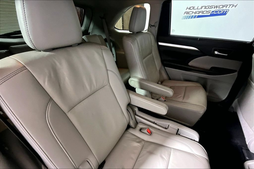 Used 2019 Toyota Highlander XLE FWD image 22