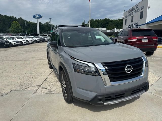 Used 2025 Nissan Pathfinder Platinum FWD video 2