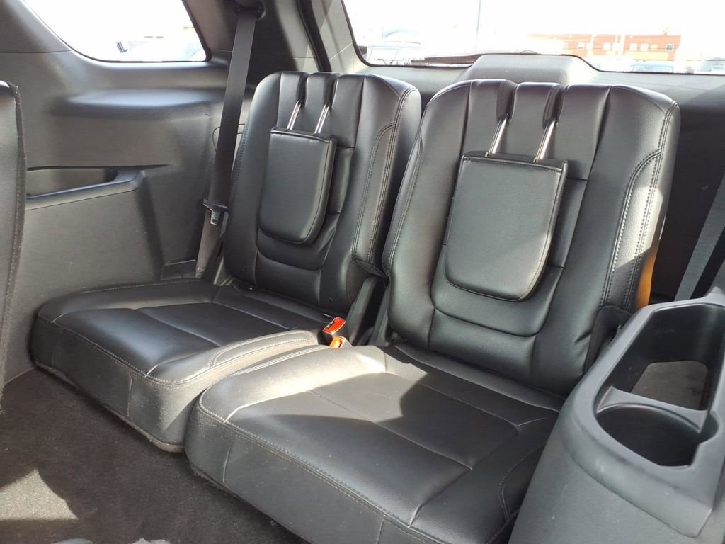 Certified 2019 Ford Explorer XLT w/ Equipment Group 202A image 11
