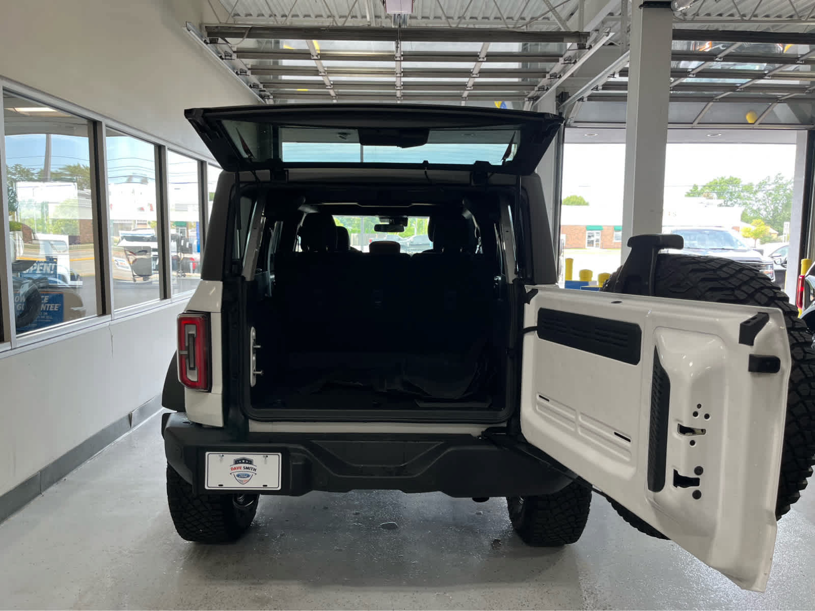 Certified 2023 Ford Bronco Outer Banks w/ Sasquatch Package AWD/4WD image 35