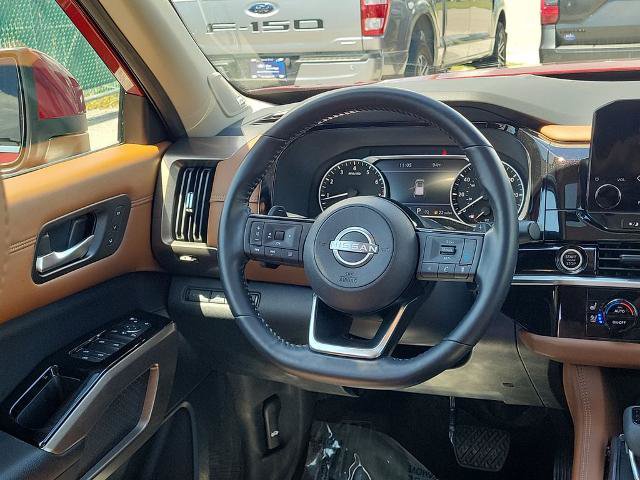 Used 2022 Nissan Pathfinder Platinum w/ Cargo Package AWD/4WD image 16