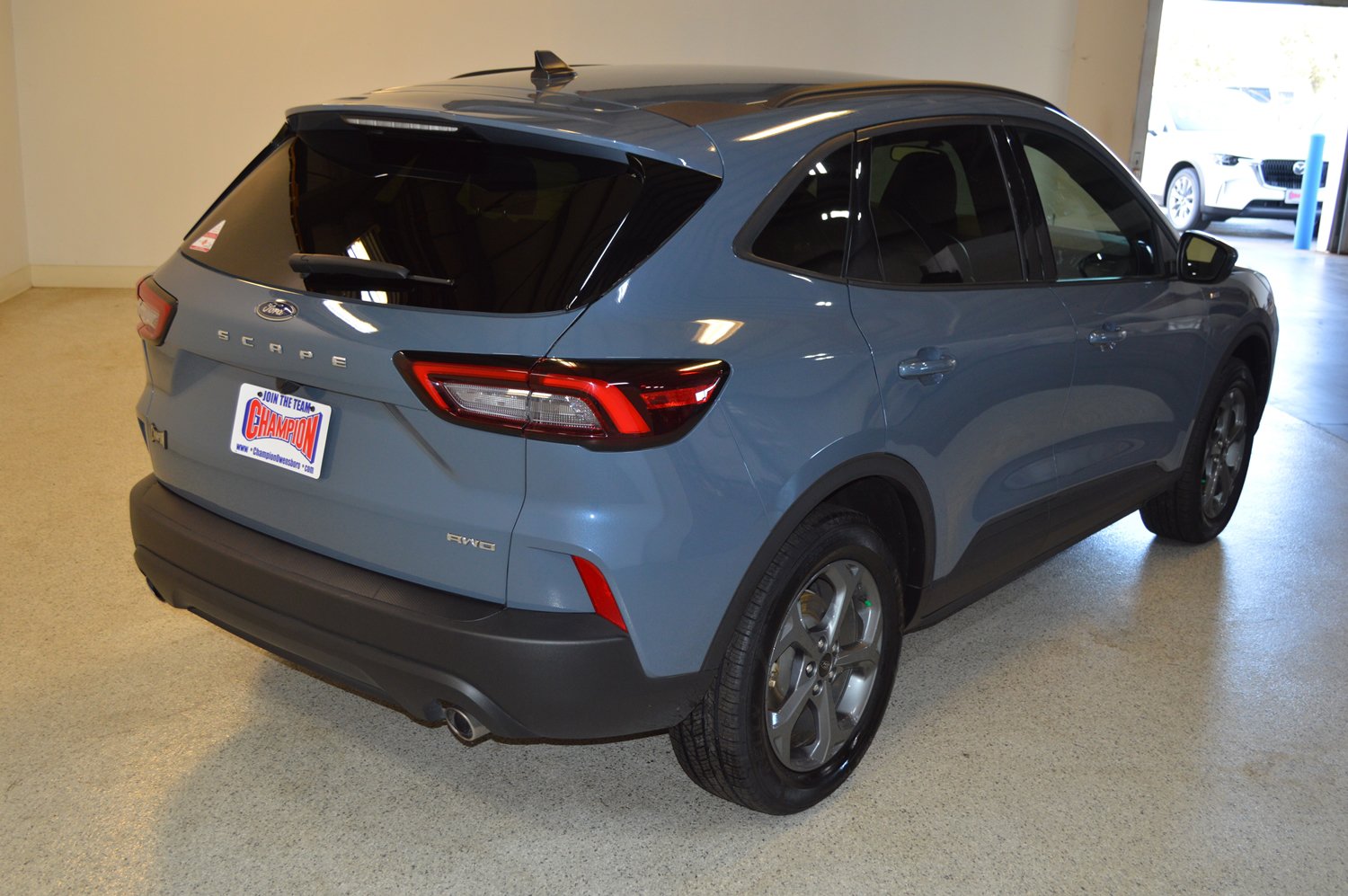 Certified 2025 Ford Escape ST-Line Select AWD/4WD image 3