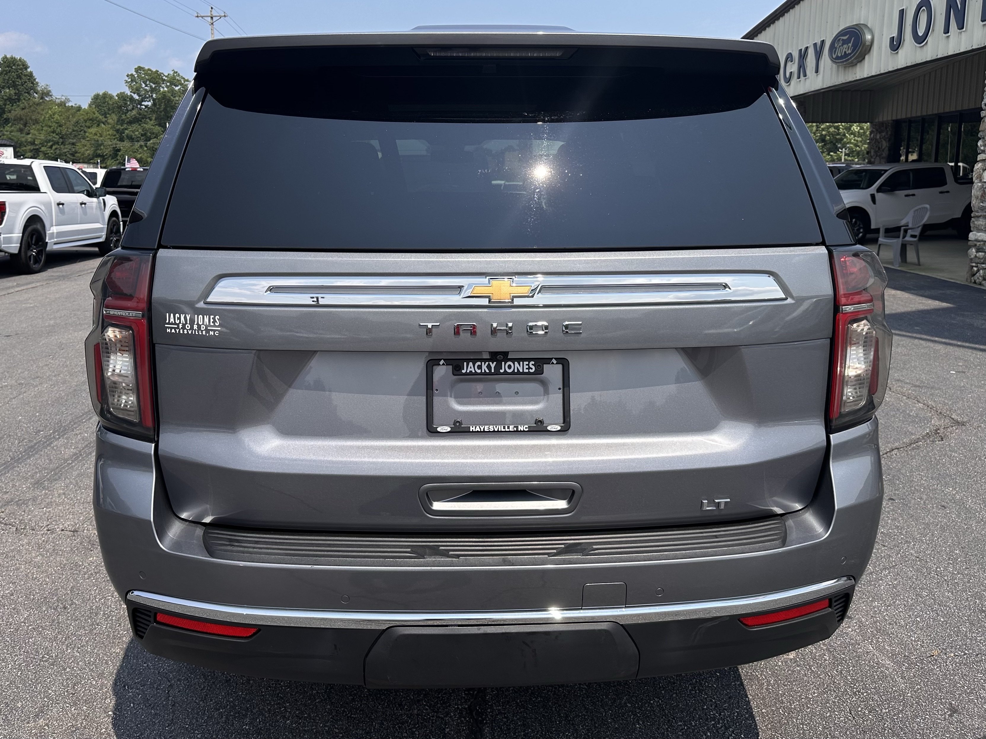 Used 2022 Chevrolet Tahoe LT w/ Luxury Package AWD/4WD image 7