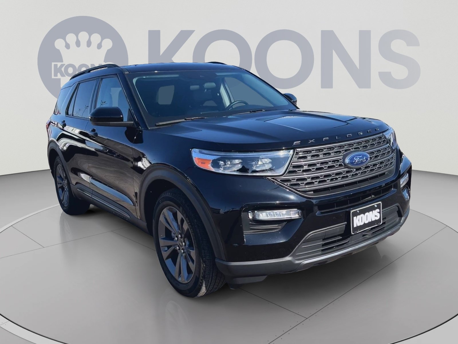 Certified 2024 Ford Explorer XLT w/ Equipment Group 202A RWD image 4