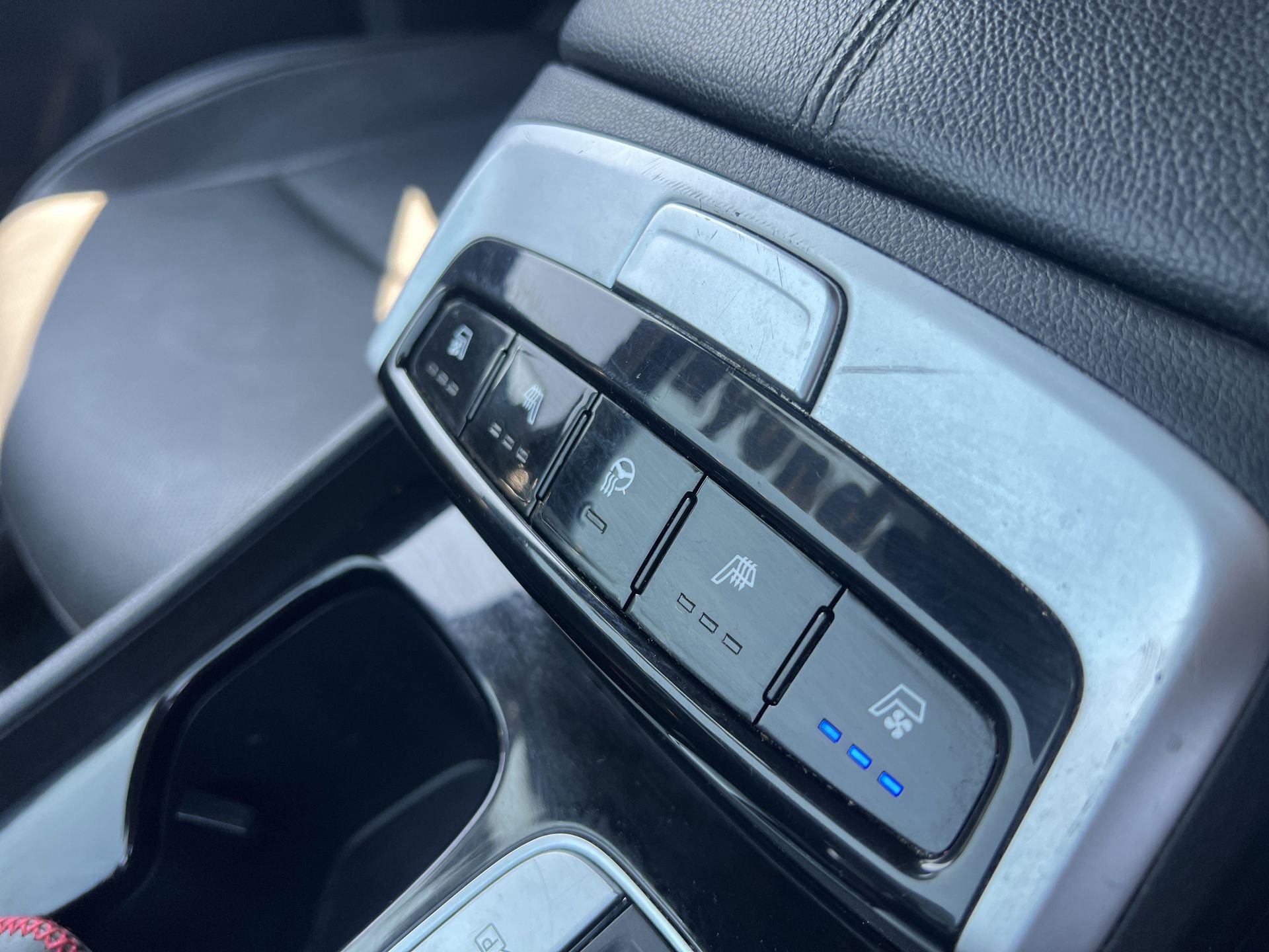 Used 2022 Hyundai Santa Cruz Limited image 16