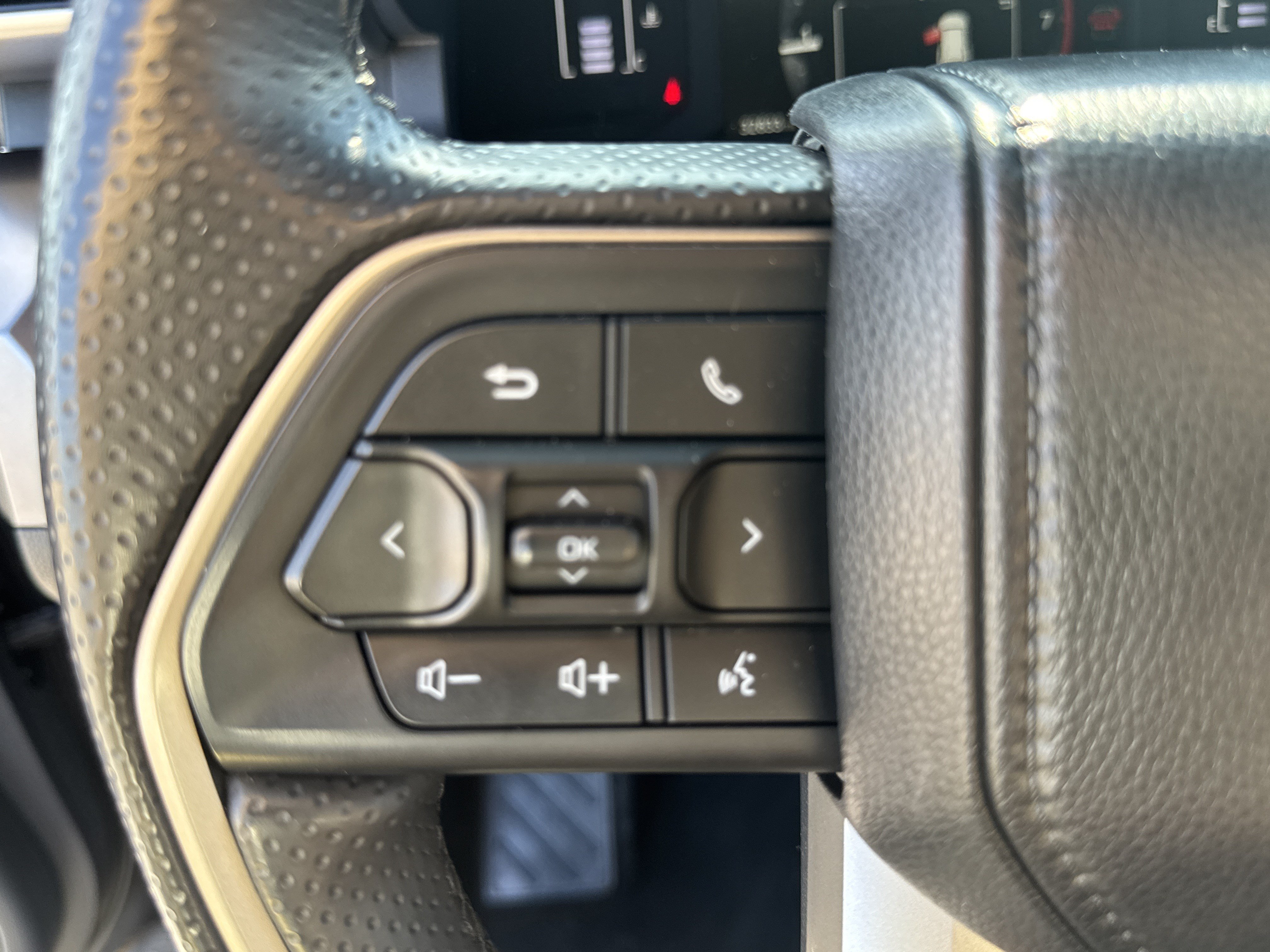 Used 2025 Toyota 4Runner SR5 AWD/4WD image 31