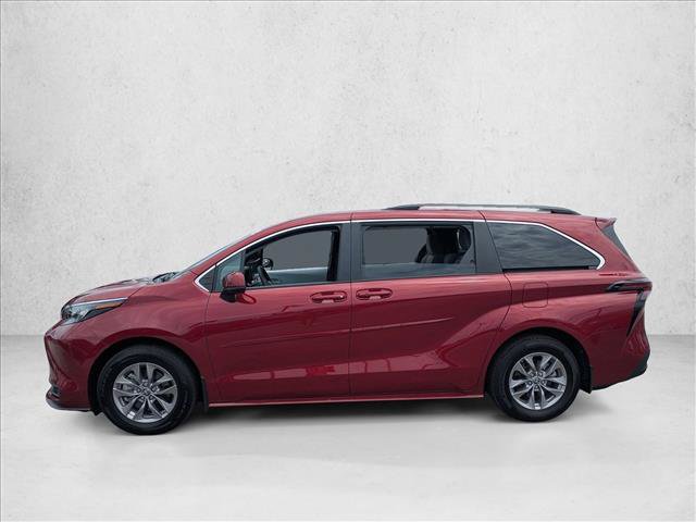 Used 2025 Toyota Sienna LE w/ LE Plus Package AWD/4WD image 9