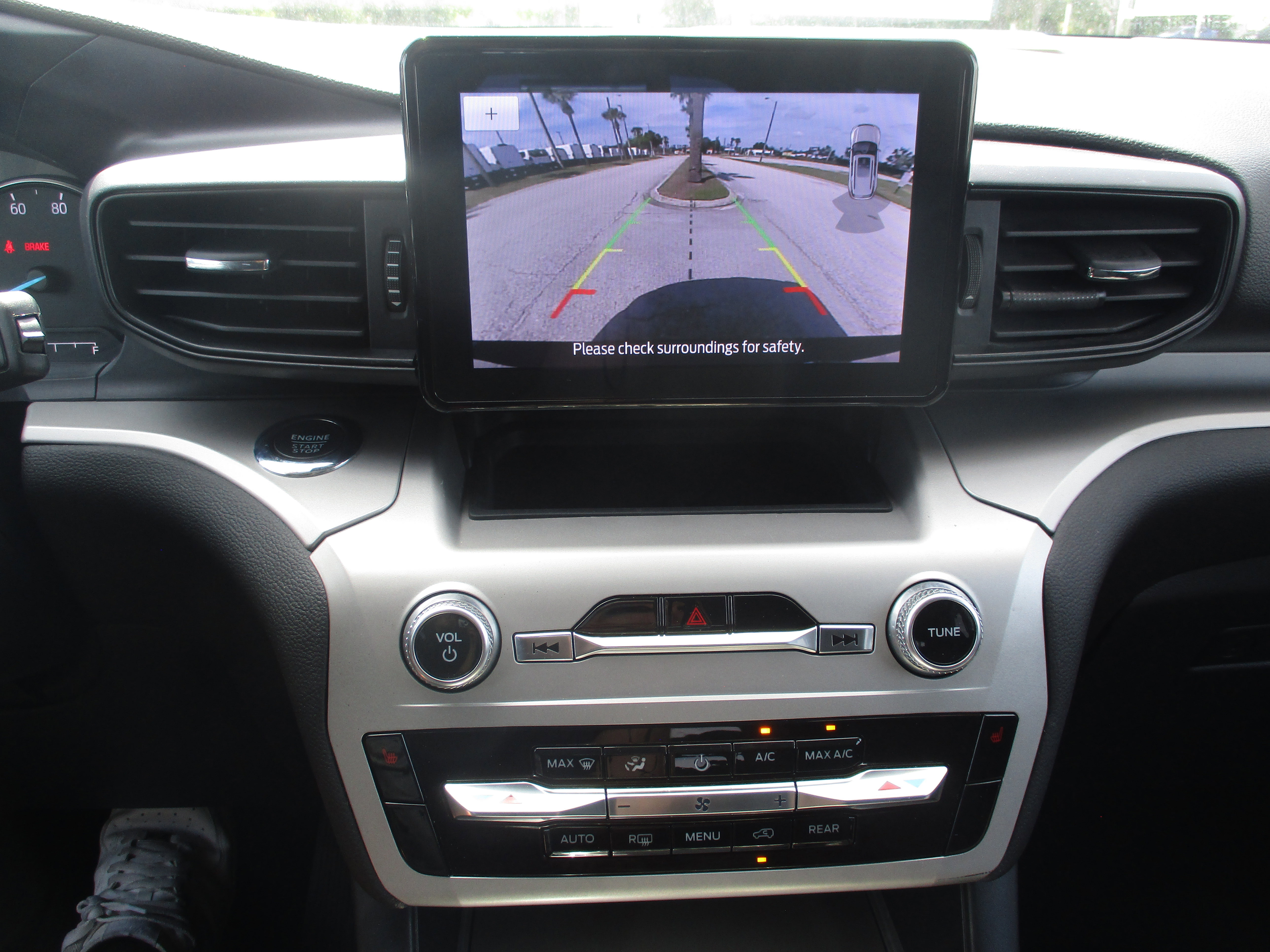 Certified 2022 Ford Explorer XLT image 20