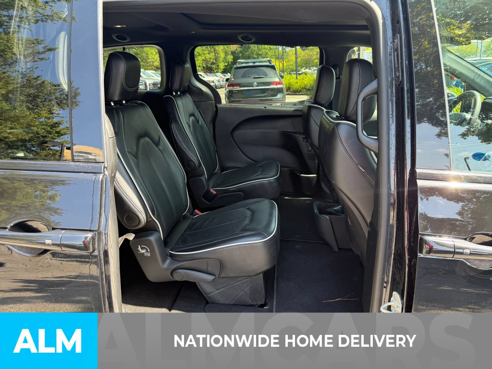 Used 2025 Chrysler Pacifica Limited FWD image 4