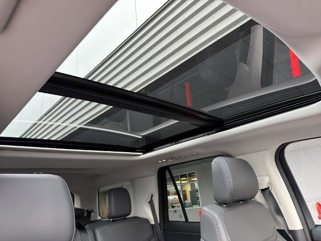 Certified 2025 Ford Expedition Active image 16