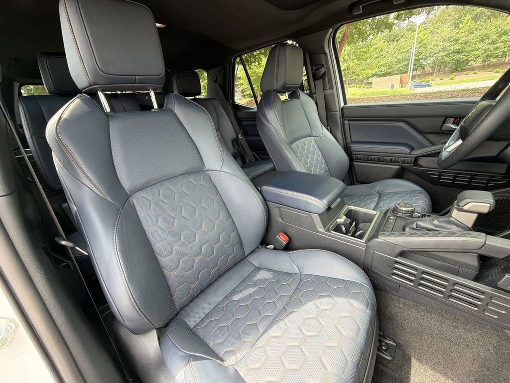 Used 2026 Toyota 4Runner Platinum AWD/4WD image 29