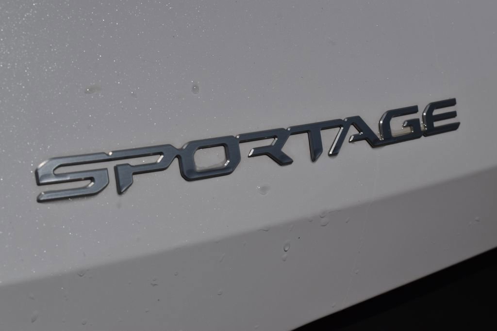 Used 2024 Kia Sportage EX image 8