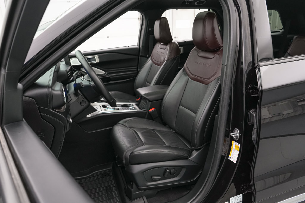 Certified 2024 Ford Explorer Platinum w/ Technology Package AWD/4WD image 11