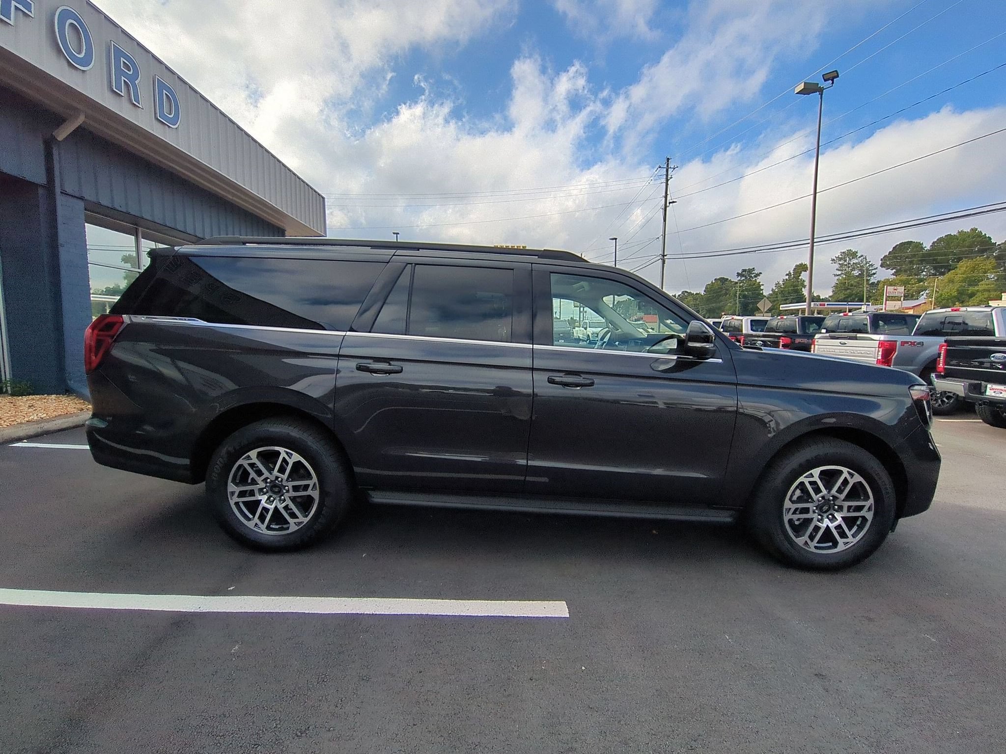 Certified 2025 Ford Expedition Max Active RWD image 4