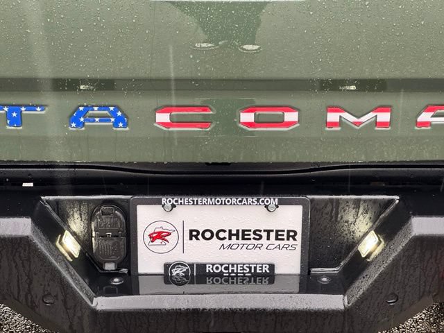 Used 2021 Toyota Tacoma TRD Sport AWD/4WD image 40