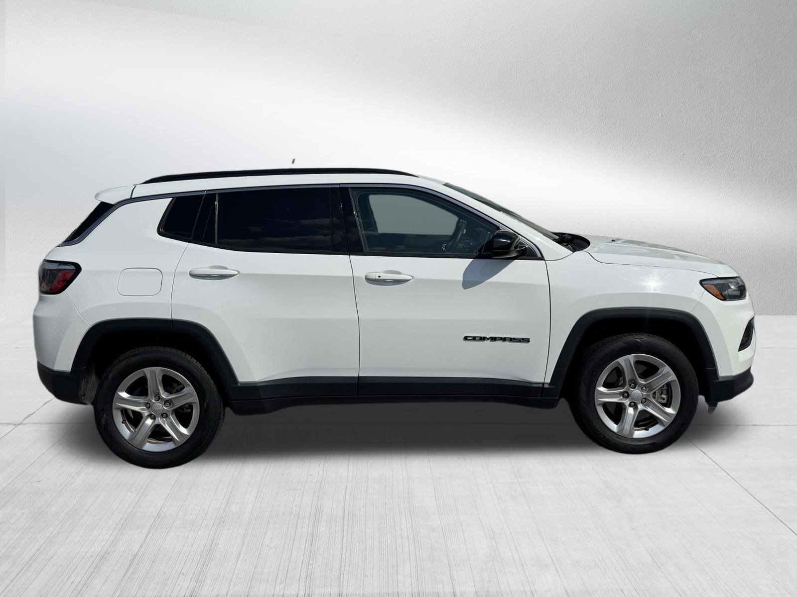 Used 2024 Jeep Compass Latitude AWD/4WD image 8