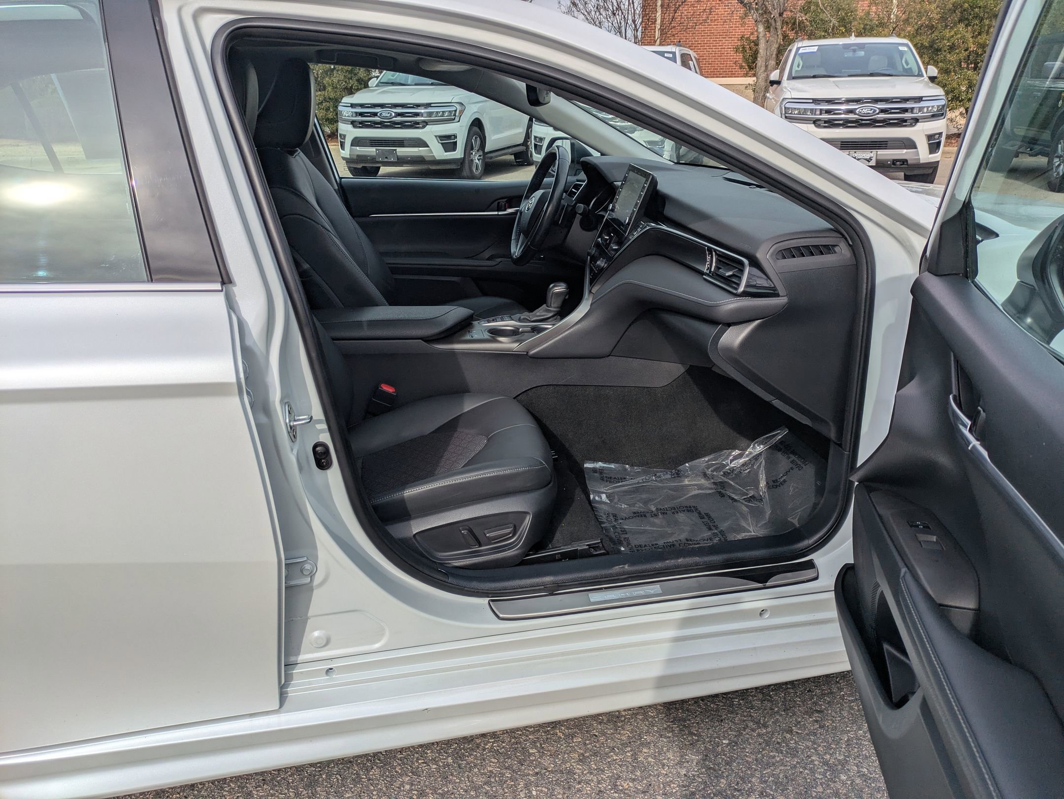 Used 2022 Toyota Camry XSE image 32