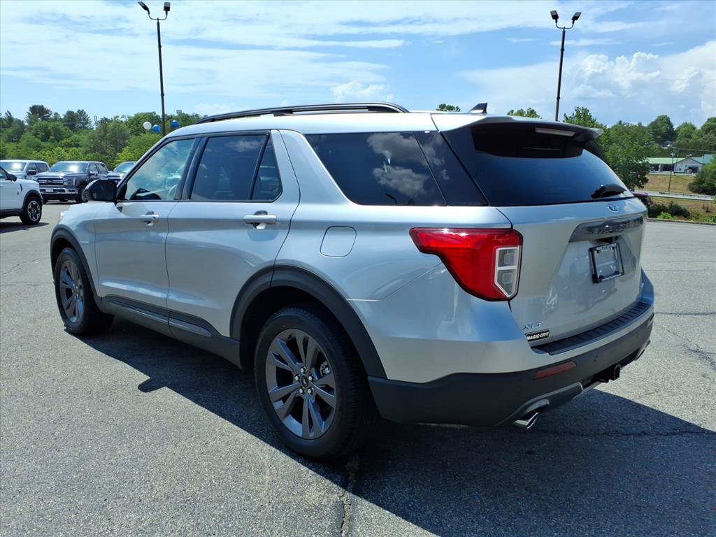Certified 2023 Ford Explorer XLT w/ Equipment Group 202A AWD/4WD image 3