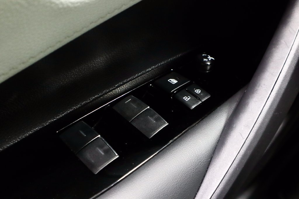 Used 2025 Toyota Corolla SE w/ SE Package FWD image 23