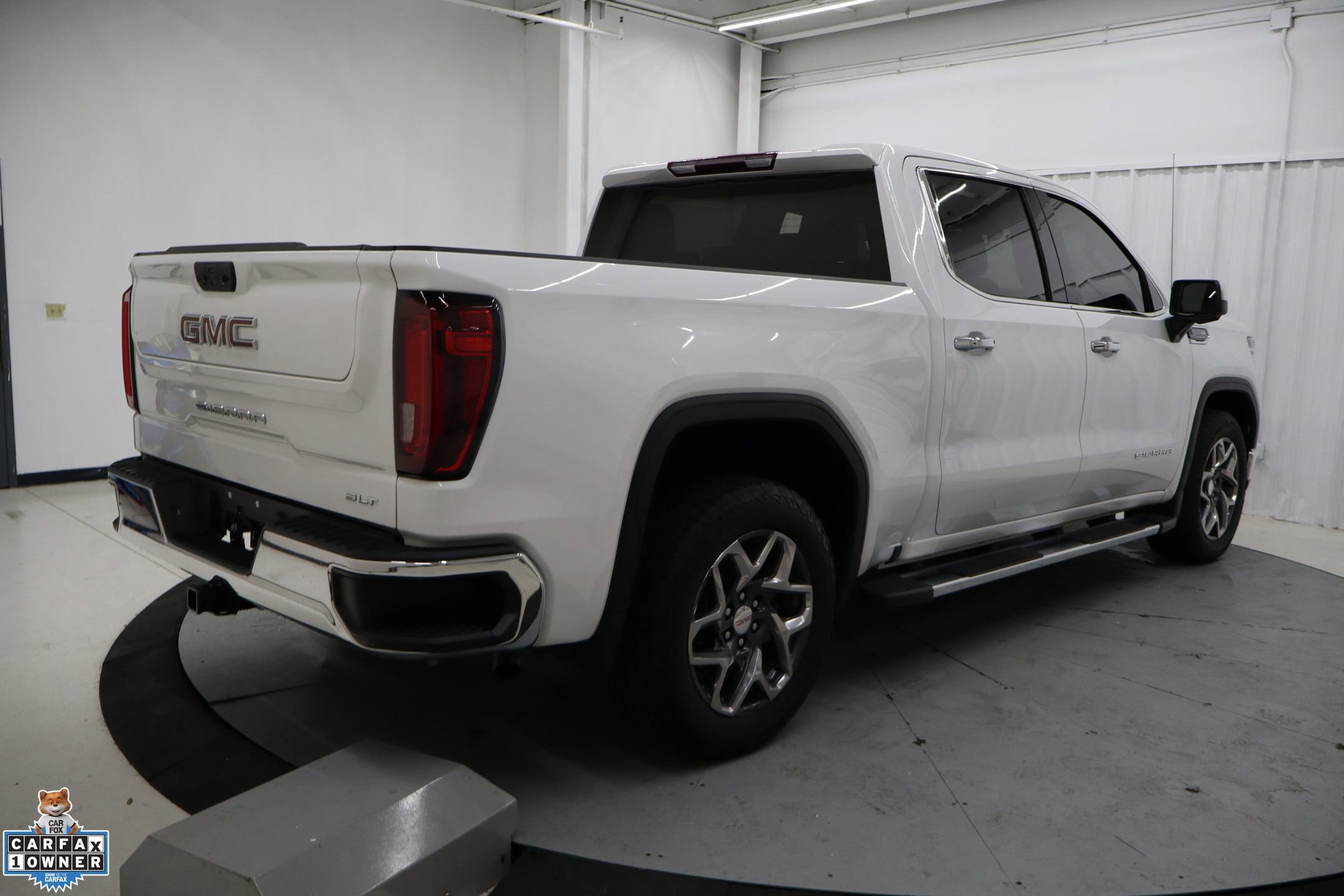 Used 2024 GMC Sierra 1500 SLT w/ SLT Premium Package image 4