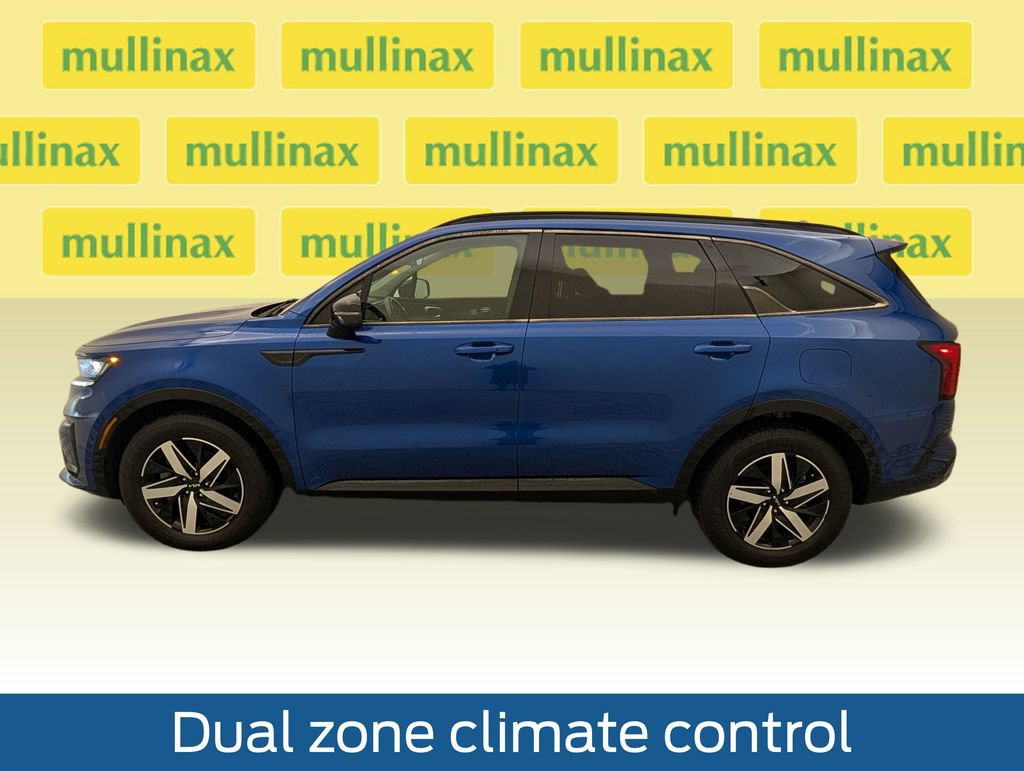 Used 2022 Kia Sorento S w/ Panoramic Sunroof Package FWD image 11