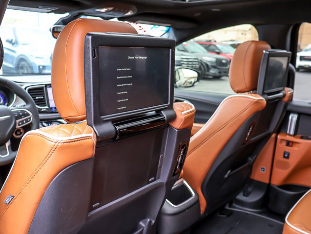 Used 2024 Chrysler Pacifica Pinnacle AWD/4WD image 20