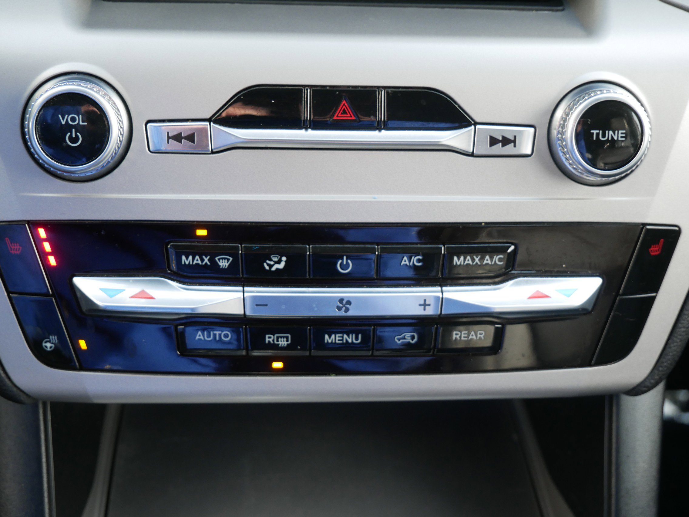 Certified 2022 Ford Explorer XLT w/ Equipment Group 202A image 14