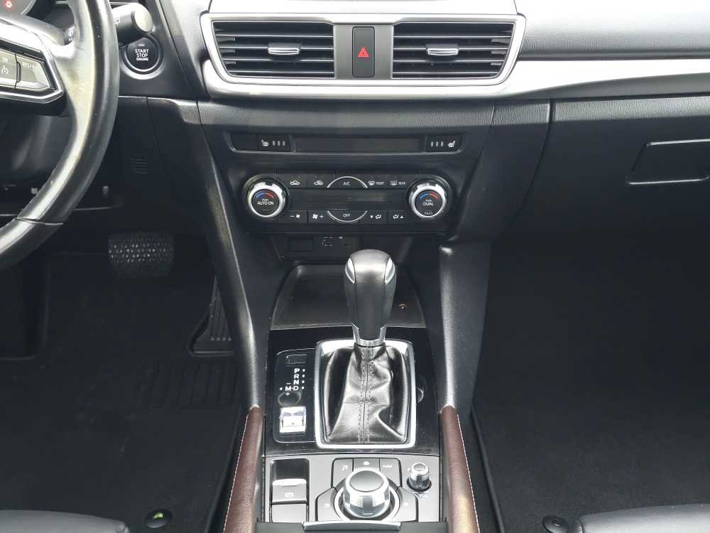 Used 2018 MAZDA MAZDA3 Touring image 13