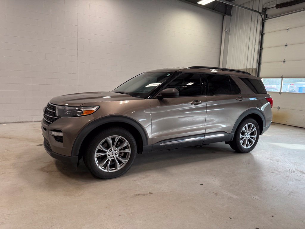 Certified 2021 Ford Explorer XLT w/ Equipment Group 202A AWD/4WD image 3
