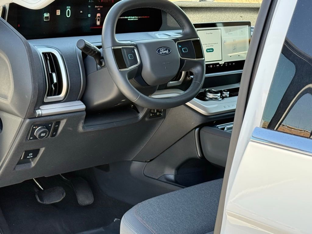 Certified 2025 Ford Expedition Active image 7