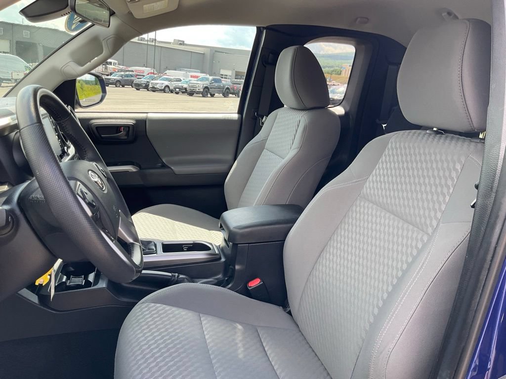 Used 2022 Toyota Tacoma SR5 AWD/4WD image 16