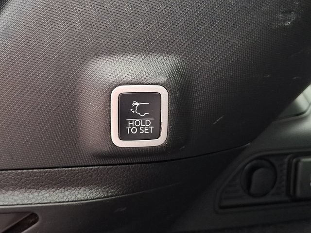 Used 2022 Jeep Grand Cherokee Overland w/ Luxury Tech Group IV AWD/4WD image 37