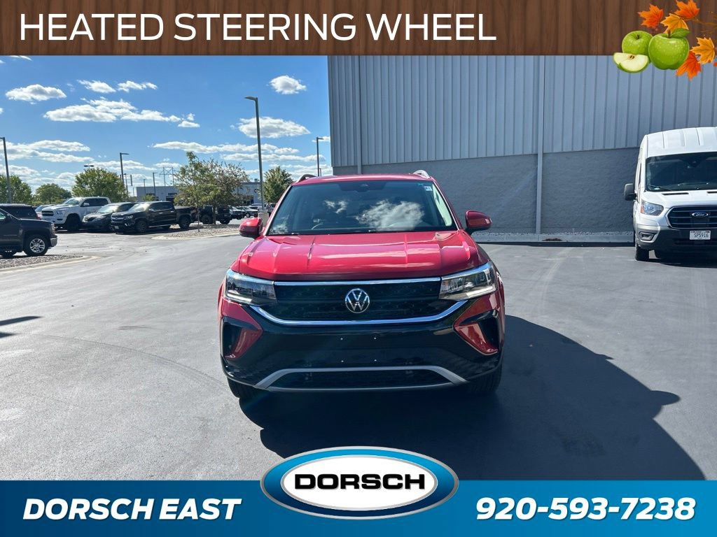 Used 2024 Volkswagen Taos SE AWD/4WD image 2