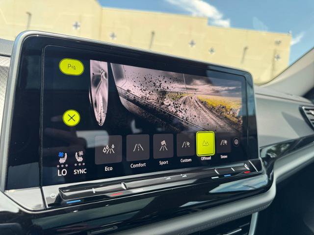 Used 2025 Volkswagen Atlas Peak Edition SE AWD/4WD image 27