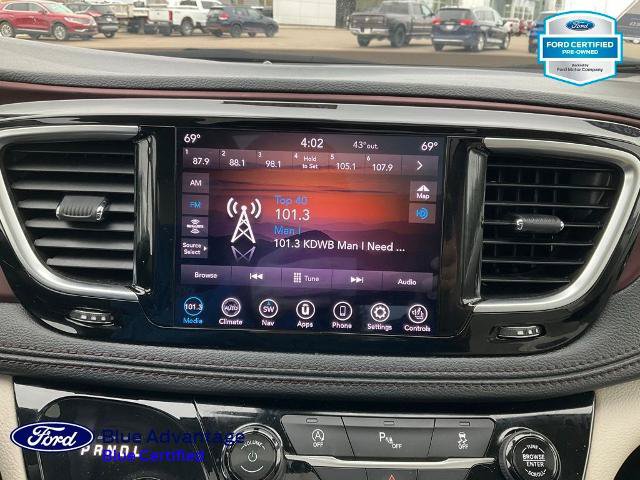 Used 2020 Chrysler Pacifica Limited FWD image 13