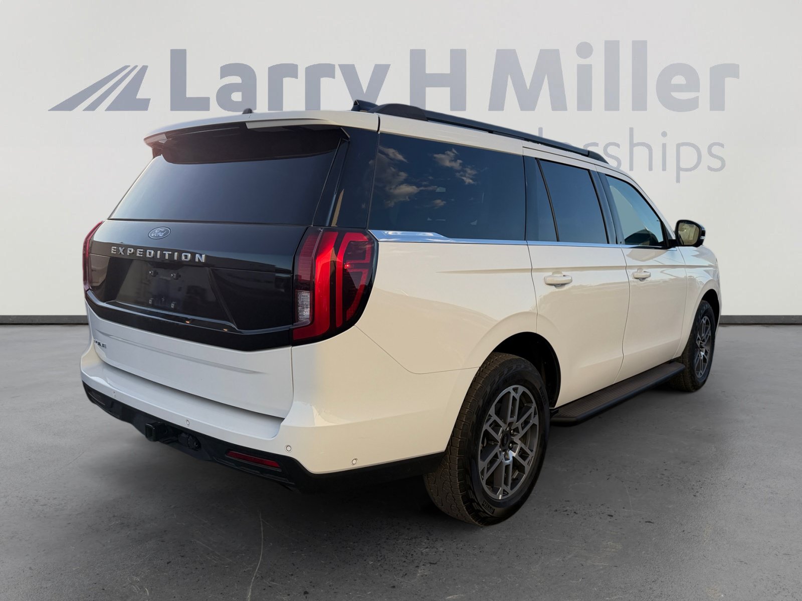 Certified 2025 Ford Expedition Active AWD/4WD image 5