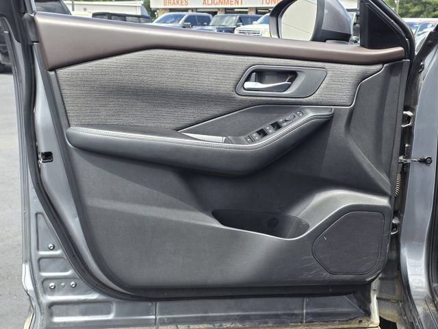 Used 2021 Nissan Rogue SV AWD/4WD image 15