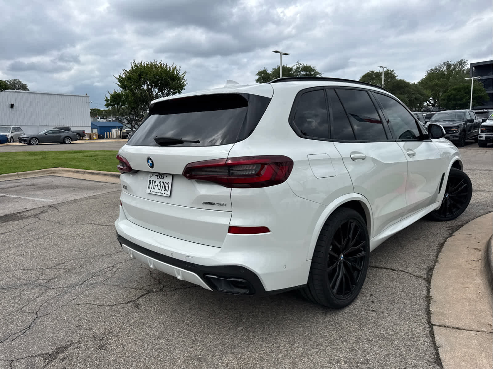 Used 2022 BMW X5 xDrive40i w/ M Sport Package AWD/4WD image 6