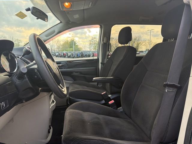Used 2018 Dodge Grand Caravan SE FWD image 18